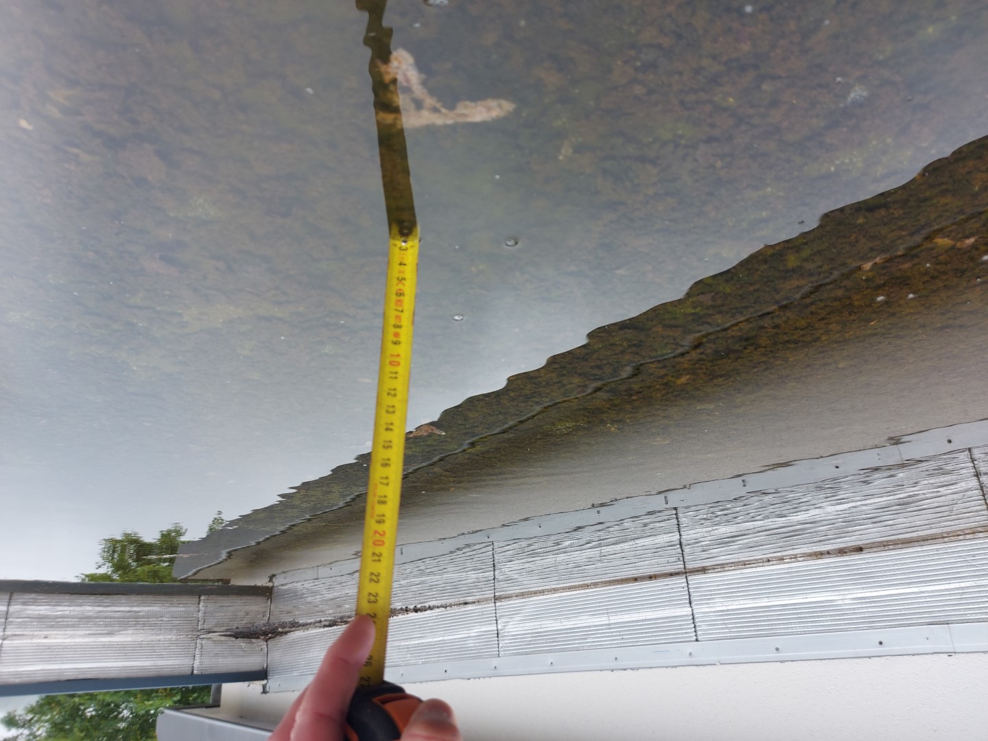 Stagnation d'eau de 27 mm sur une toiture-terrasse avec étanchéité bitume : 